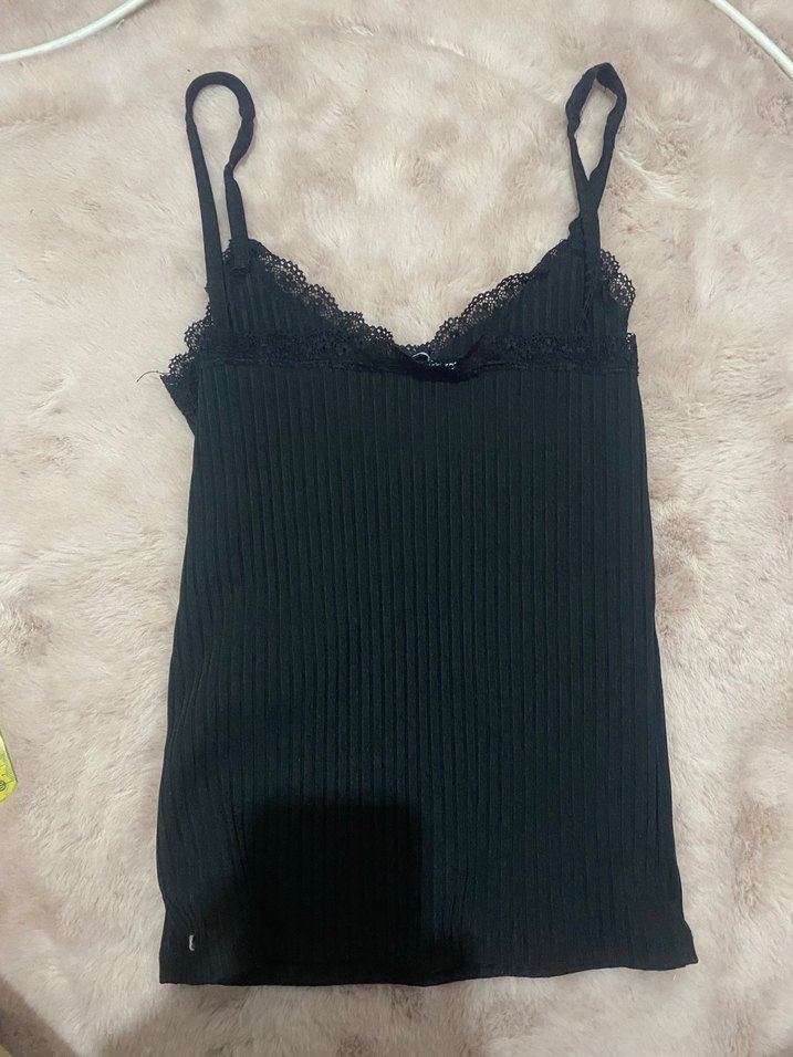 Dantel detaylı göğüs dekolteli siyah crop - Görsel 2