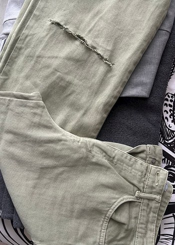 Yeşil dizi kesik Detaylı Salaş Kot Pantolon - Görsel 2