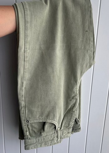 Yeşil dizi kesik Detaylı Salaş Kot Pantolon - Görsel 3