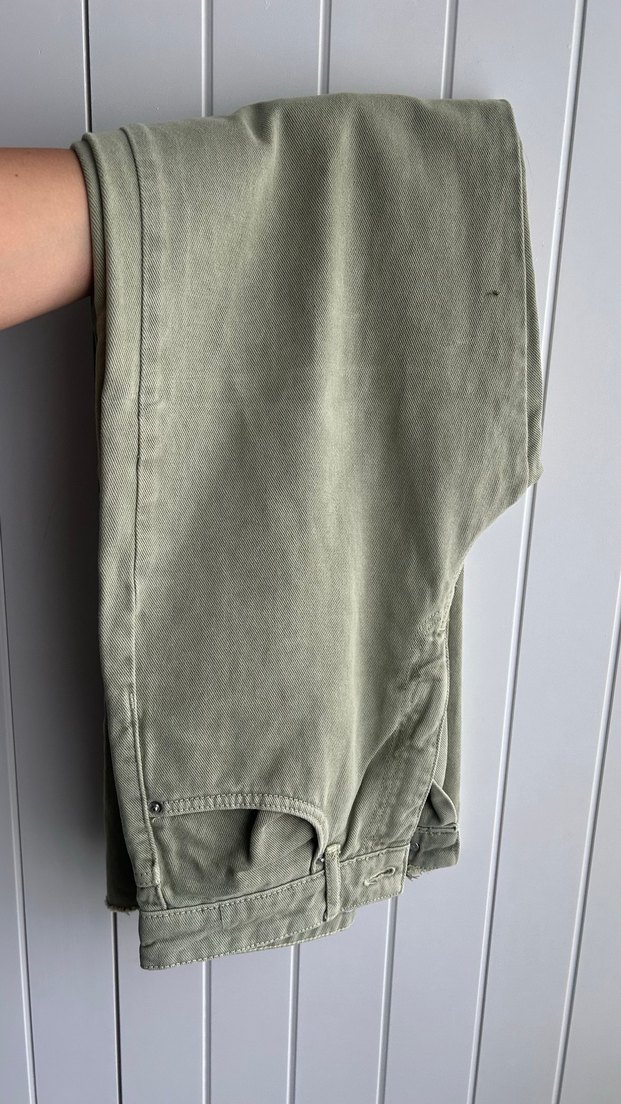 Yeşil dizi kesik Detaylı Salaş Kot Pantolon - Görsel 3