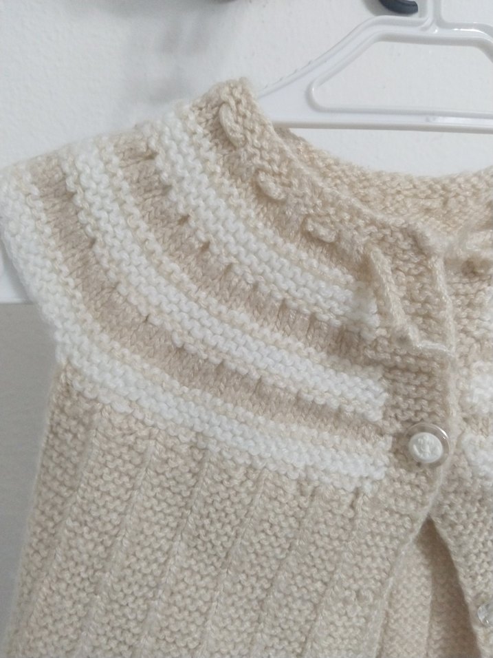 Kız Çocuk Bej Kolsuz Örgü Yelek - Görsel 4