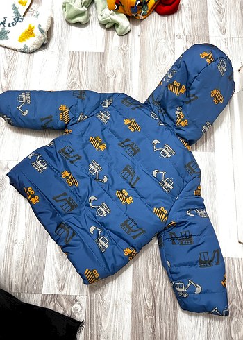 Kapüşonlu Erkek Çocuk Renkli Baskılı Mont - Görsel 2