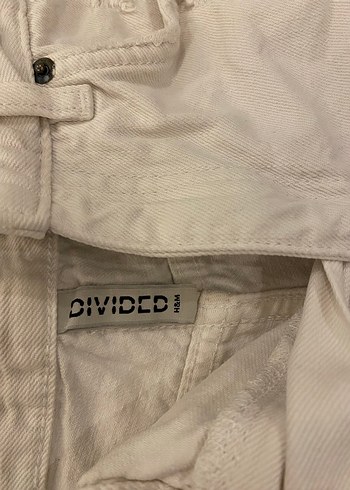 Düğmeli Beyaz Midi Kadın Denim Şort - Görsel 2