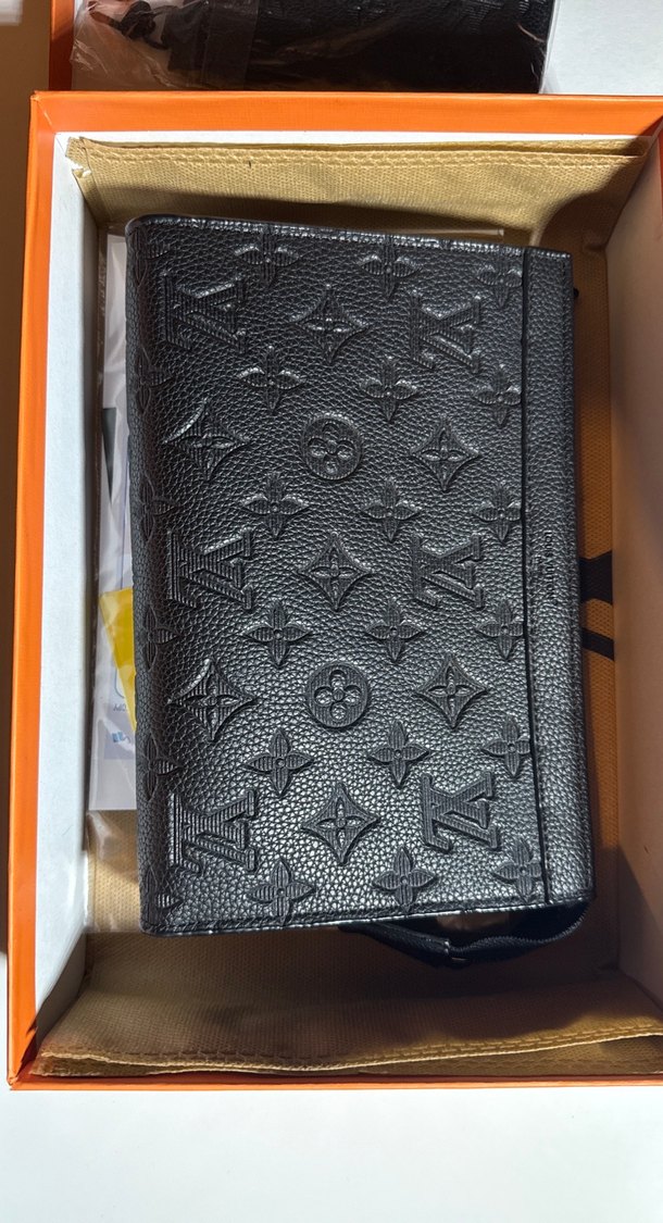 Louis Vuitton Siyah Desenli Erkek Cüzdanı ve çantası - Görsel 3