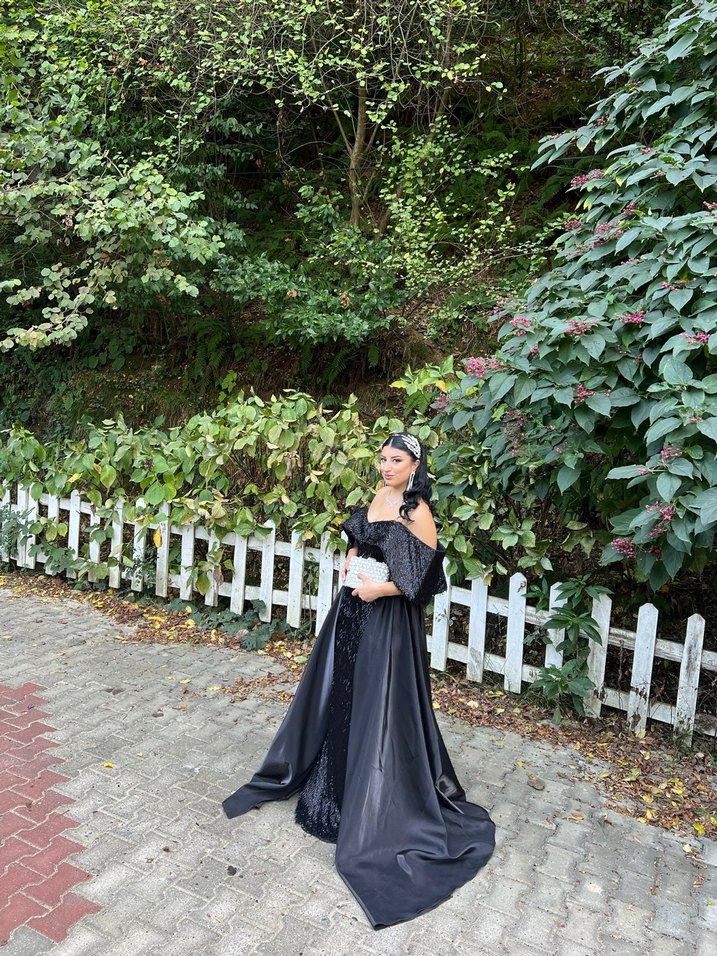 Siyah Straplez Gotik İşlemeli Uzun Abiye - Görsel 2