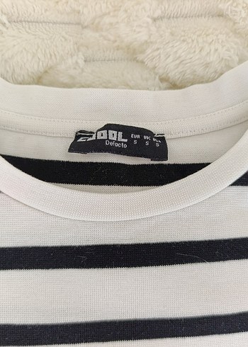 Kadın Siyah Beyaz Çizgili Crop Top - Görsel 2