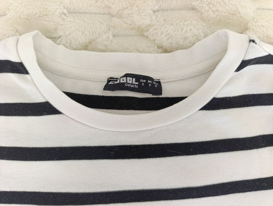 Kadın Siyah Beyaz Çizgili Crop Top - Görsel 2