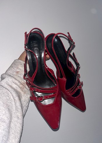 Kırmızı Tokalı Topuklu Ayakkabı - Görsel 2