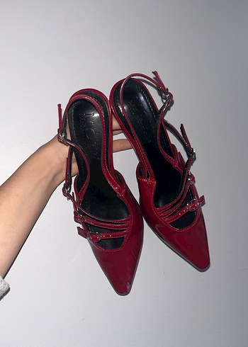 Kırmızı Tokalı Topuklu Ayakkabı - Görsel 3