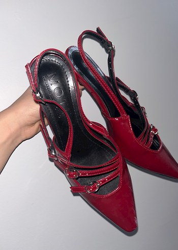 Kırmızı Tokalı Topuklu Ayakkabı - Görsel 4