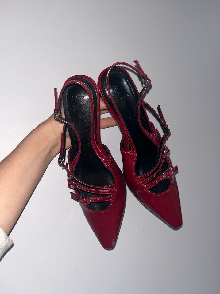 Kırmızı Tokalı Topuklu Ayakkabı - Görsel 3