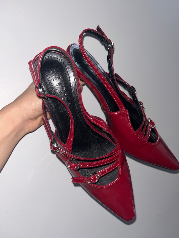Kırmızı Tokalı Topuklu Ayakkabı - Görsel 4