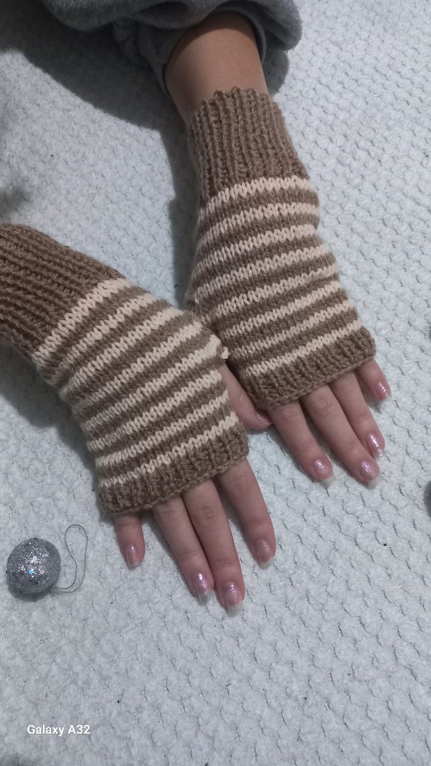 Bej Çizgili Örgü Parmaksız Eldiven - Görsel 2
