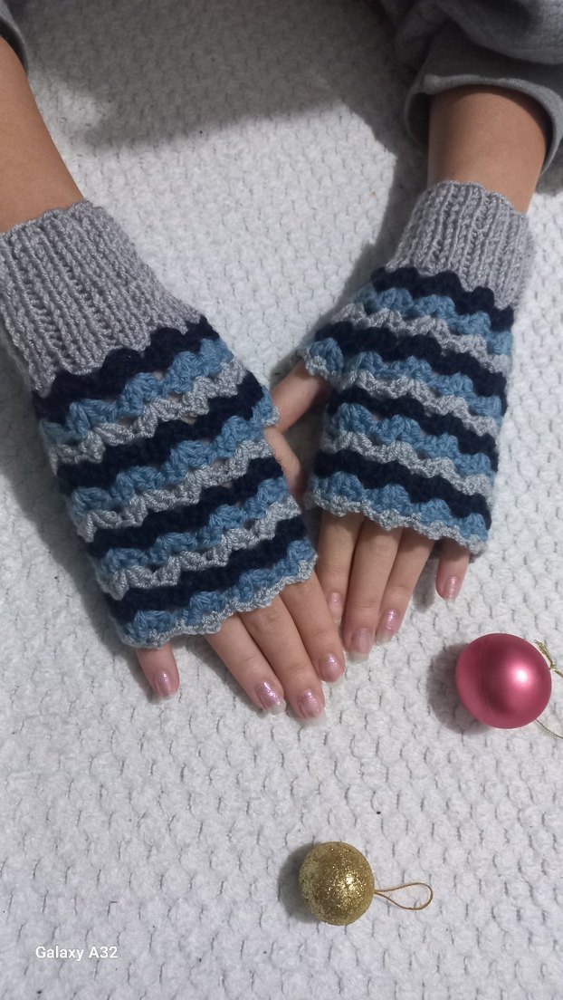 Bohem Gri Örgü Kadın Eldiveni - Görsel 2