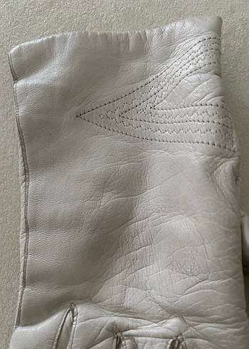 Krem Rengi İçi Astarlı Hakiki Deri
Kadın Eldiven M Beden - Görsel 6