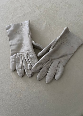 Krem Rengi İçi Astarlı Hakiki Deri
Kadın Eldiven M Beden - Görsel 4