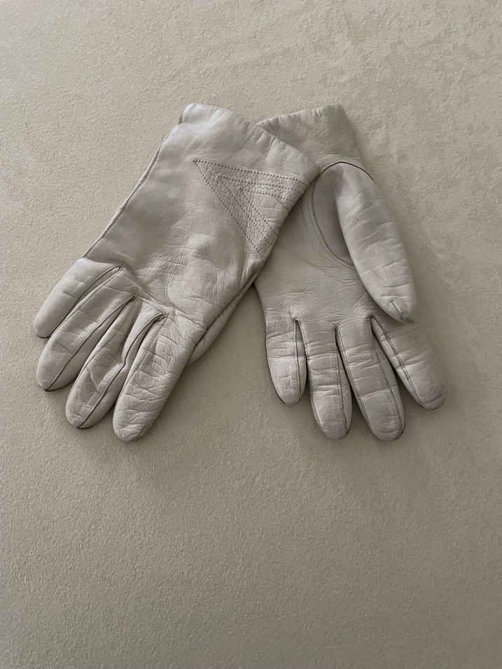 Krem Rengi İçi Astarlı Hakiki Deri
Kadın Eldiven M Beden - Görsel 3