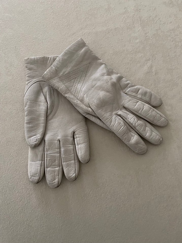 Krem Rengi İçi Astarlı Hakiki Deri
Kadın Eldiven M Beden - Görsel 2