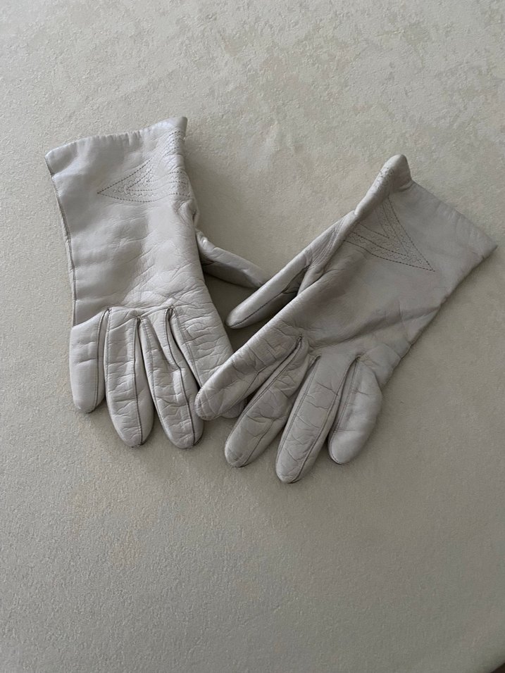 Krem Rengi İçi Astarlı Hakiki Deri
Kadın Eldiven M Beden - Görsel 4