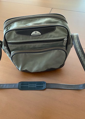 Samsonite Vizon Haki Cok Bolmeli Capraz Postaci Cantasi