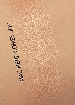 diğer Beden çeşitli Renk Mac cosmetics here comes Joy highlighter