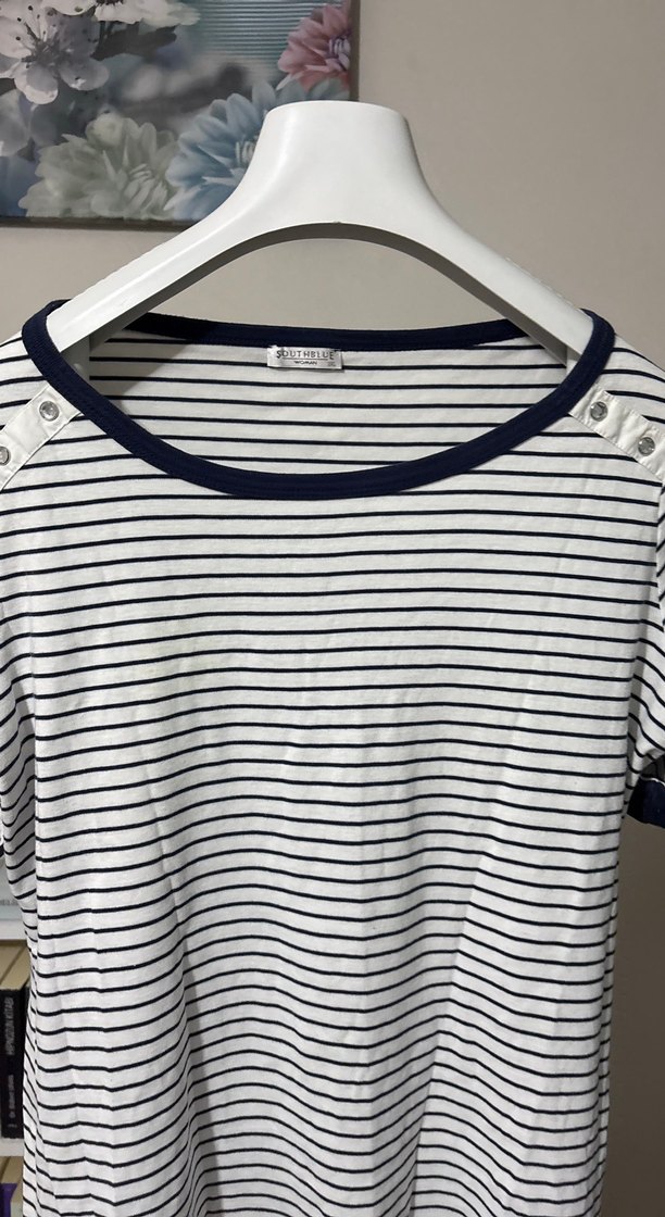 Düğmeli Çizgili Beyaz Kadın Tişört - Görsel 2