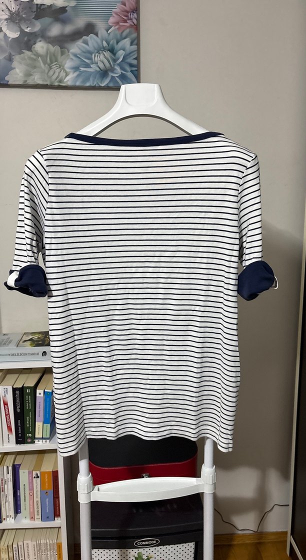 Düğmeli Çizgili Beyaz Kadın Tişört - Görsel 4