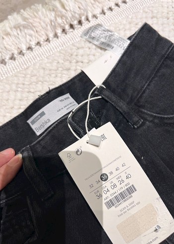 Siyah Baskılı Bol Kesim Kadın Kot Pantolon - Görsel 3