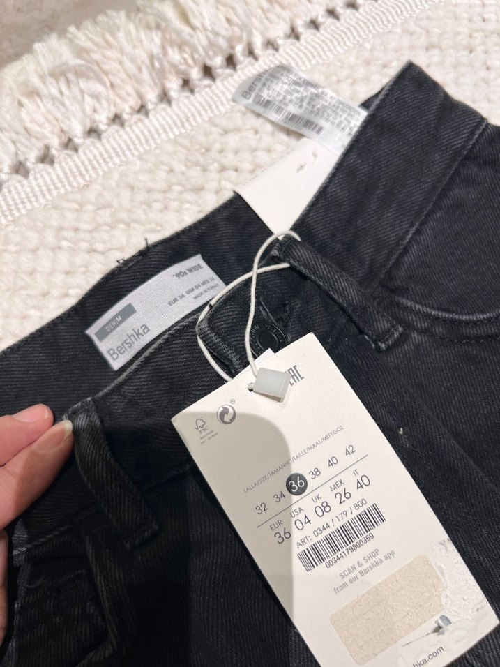 Siyah Baskılı Bol Kesim Kadın Kot Pantolon - Görsel 3