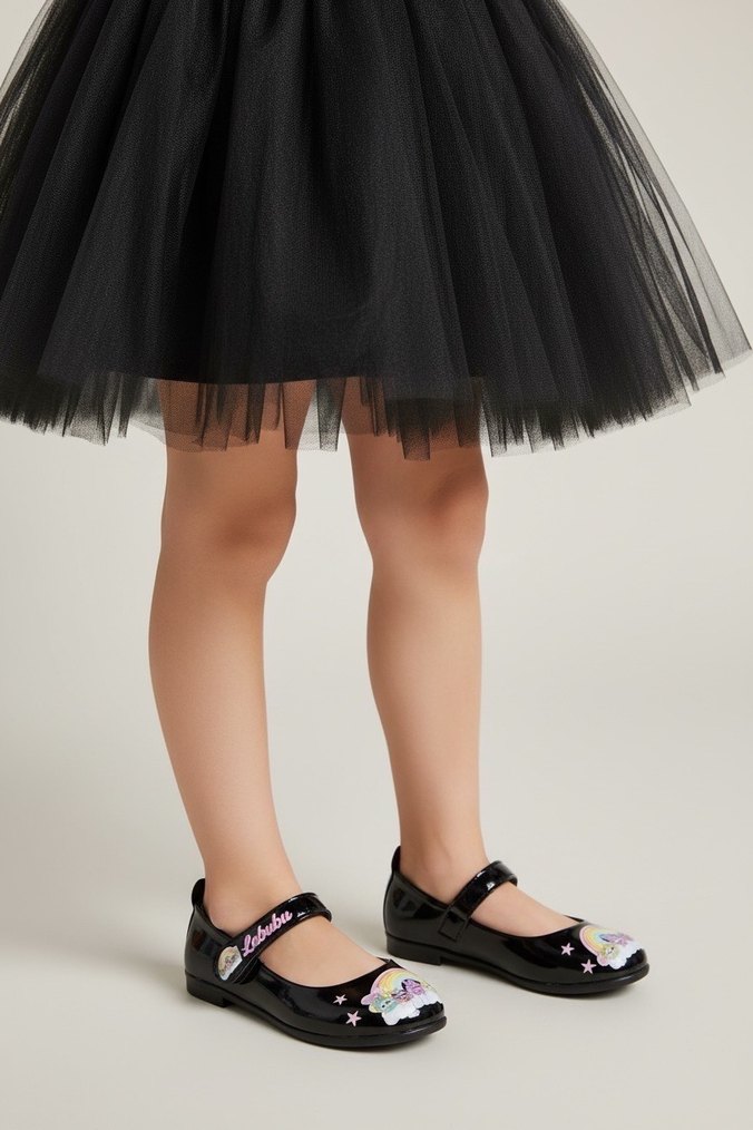 Pullu Siyah Bağcıklı Kız Babet - Görsel 2