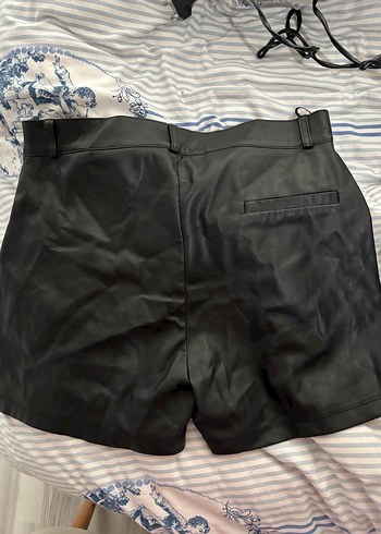 Düğmeli Siyah Deri Mini Şort - Görsel 2