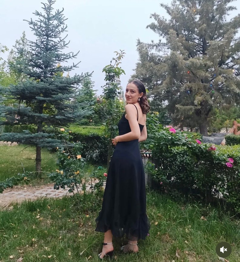 Siyah Uzun Askılı Fırfırlı Kadın Elbise - Görsel 3