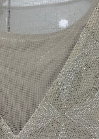 Bej Dantel İşlemeli Uzun V Yaka Elbise - Görsel 3