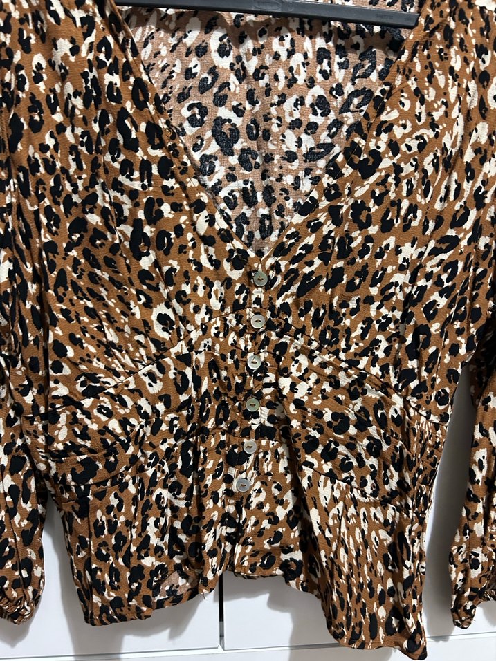 Leopar Desenli V Yakalı Kadın Bluz - Görsel 2