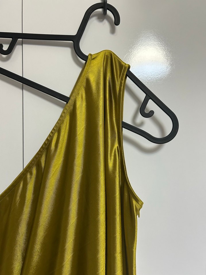 Parlak Sarı Tek Omuzlu Pilili Uzun Elbise - Görsel 3