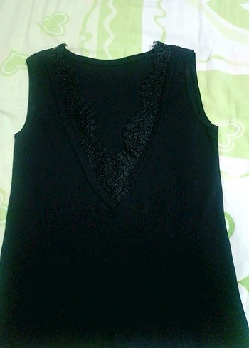 Siyah V Yakalı dantel Detaylı Kolsuz Kadın bluz - Görsel 3