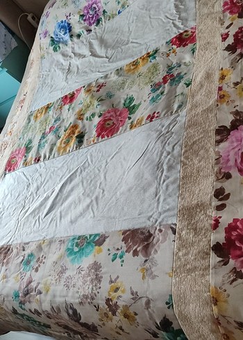 Çiçek Desenli Çok Renkli Yatak Örtüsü - Görsel 2