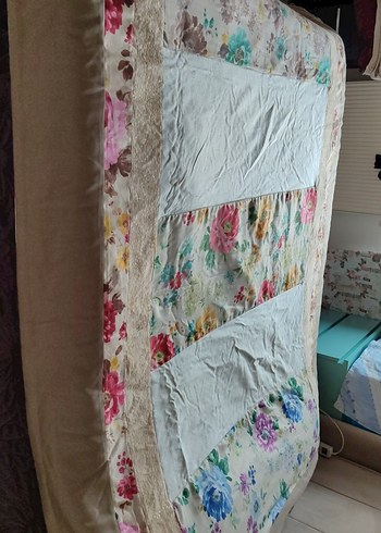 Çiçek Desenli Çok Renkli Yatak Örtüsü - Görsel 4