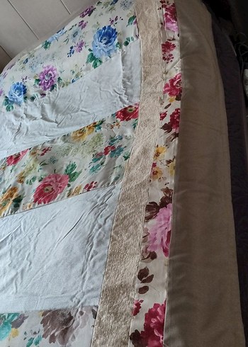 Çiçek Desenli Çok Renkli Yatak Örtüsü - Görsel 3