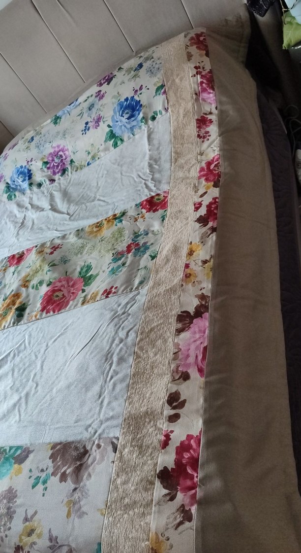 Çiçek Desenli Çok Renkli Yatak Örtüsü - Görsel 3