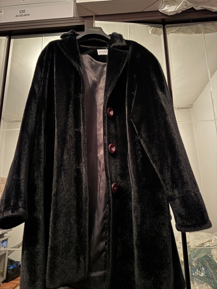 Düğmeli Siyah kürklü Uzun  Kaban - Görsel 2