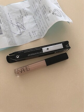 NARS radiant creamy concealer vanilla