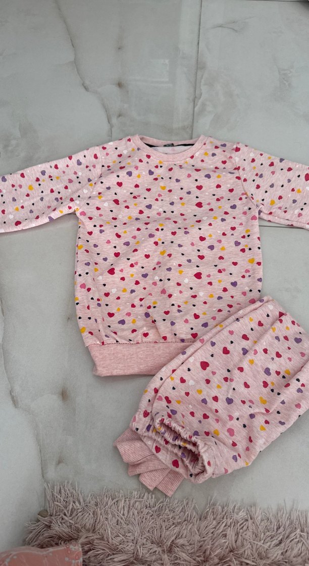 1-2 kere giyildi. Pembe Renkli Kalpli Bebek Kız Takımı - Görsel 2