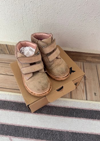 Kids a more- 27 num. Kız Çocuk Bej Süet Tokalı Bot - Görsel 3