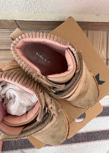 Kids a more- 27 num. Kız Çocuk Bej Süet Tokalı Bot - Görsel 2