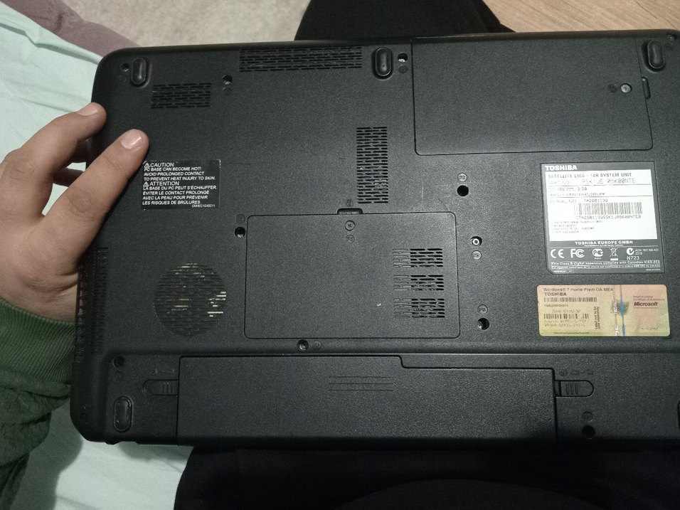 Toshiba Siyah Dizüstü Bilgisayar - Görsel 3