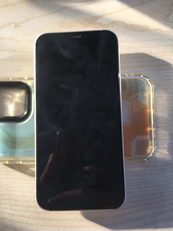 Beyaz iPhone 12 yd - Görsel 2