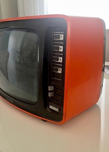 Kırmızı Retro Monitör - Görsel 2