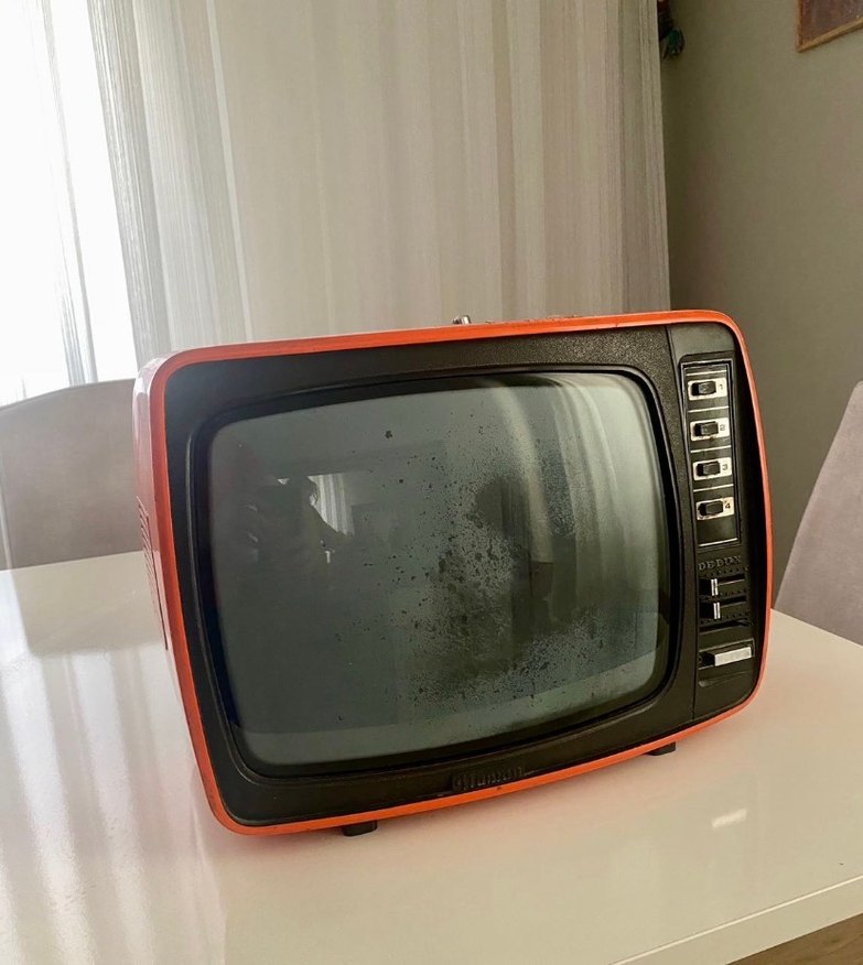 Kırmızı Retro Monitör - Görsel 3