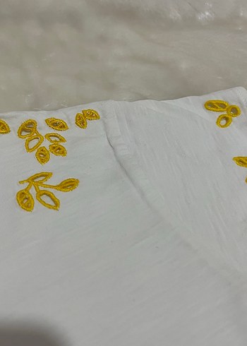 Beyaz Nakışlı Kız Çocuk Kısa Kollu Tişört - Görsel 3